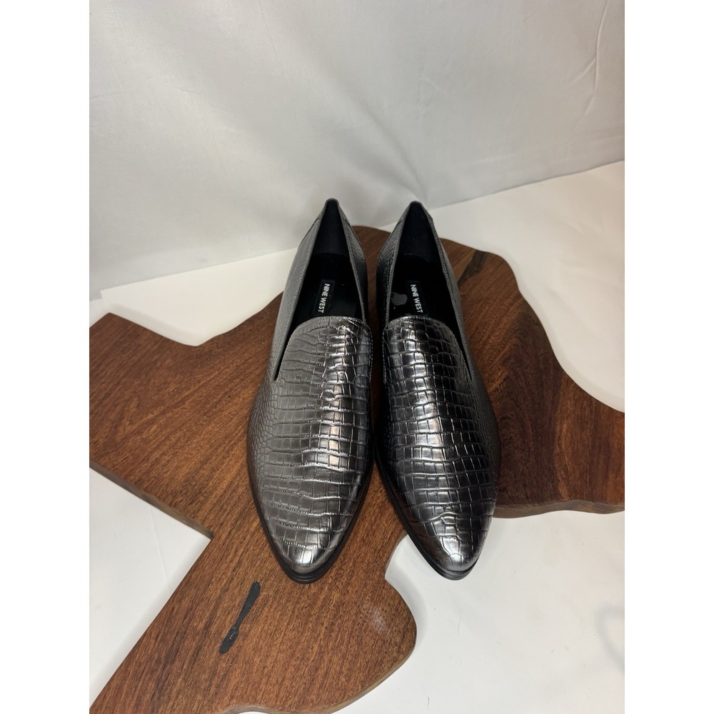 Nine West Women's 10.5M Pewter Metallic Croc Embossed Pointed Toe Loafers